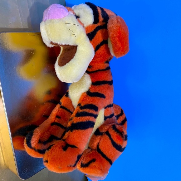 WALT DISNEY VTG WINNIE THE POOH COLLECTIBLE TIGGER WITH EXTRA LONG CURLY TAIL - Picture 5 of 11